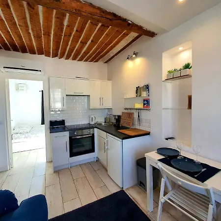 Freshly Tastefully Renovated Apartments In Heart Of Old Antibes Exterior photo