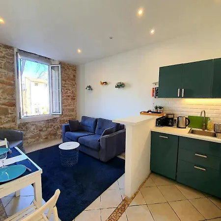 Freshly Tastefully Renovated Apartments In Heart Of Old Antibes Exterior photo