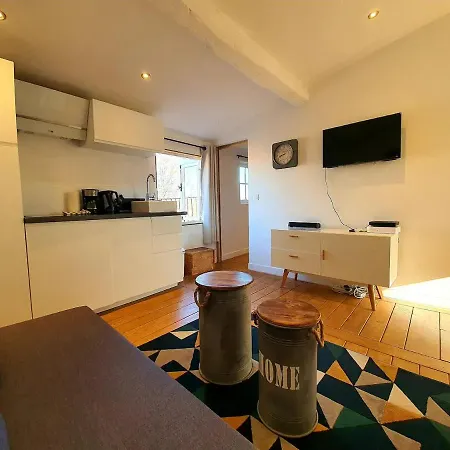 Freshly Tastefully Renovated Apartments In Heart Of Old Antibes Exterior photo