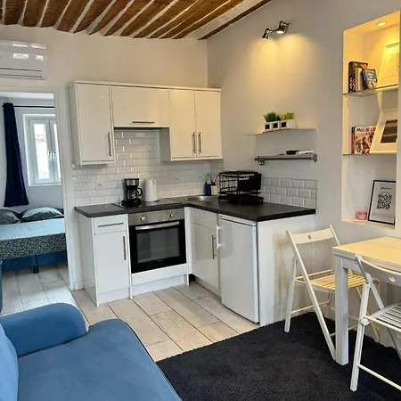 Freshly Tastefully Renovated Apartments In Heart Of Old Antibes Exterior photo