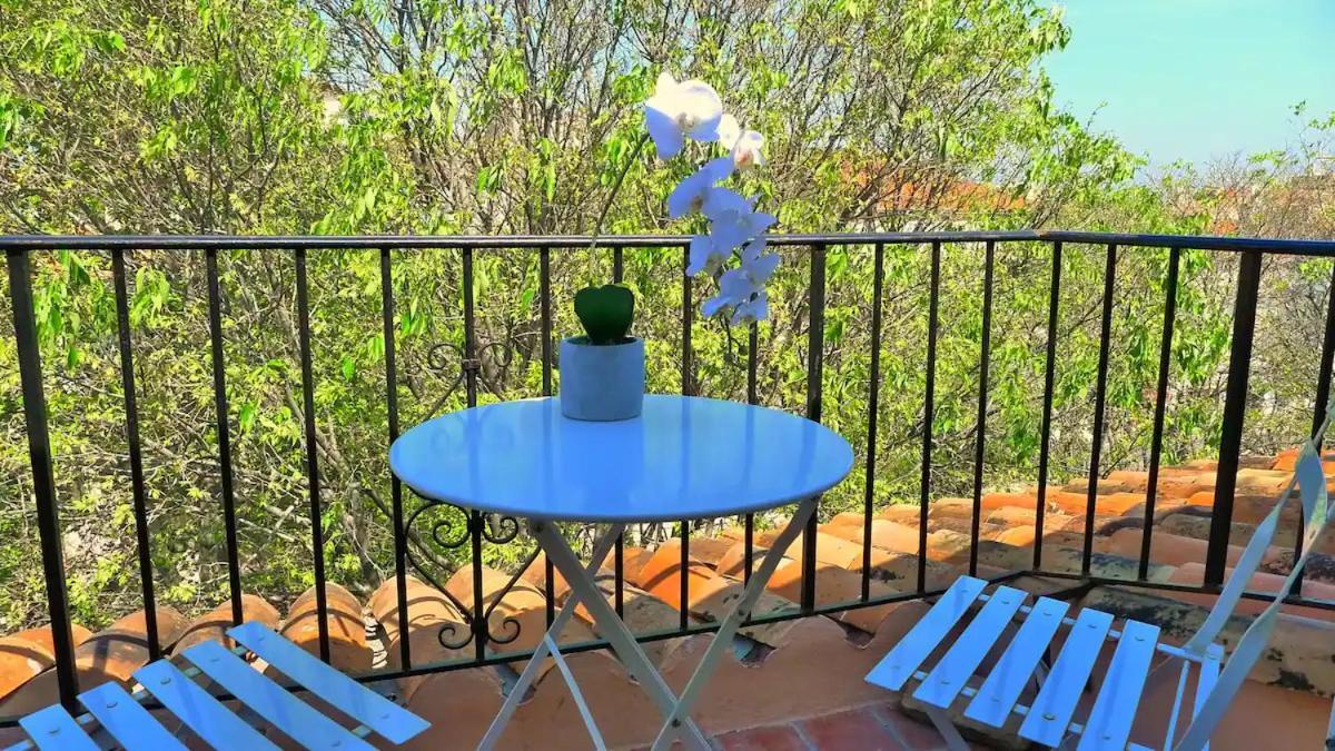 Apartment Freshly Tastefully Renovated In Heart Of Old