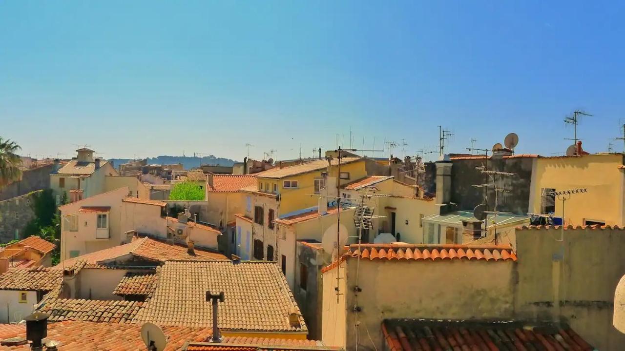 Apartment Freshly Tastefully Renovated In Heart Of Old Antibes