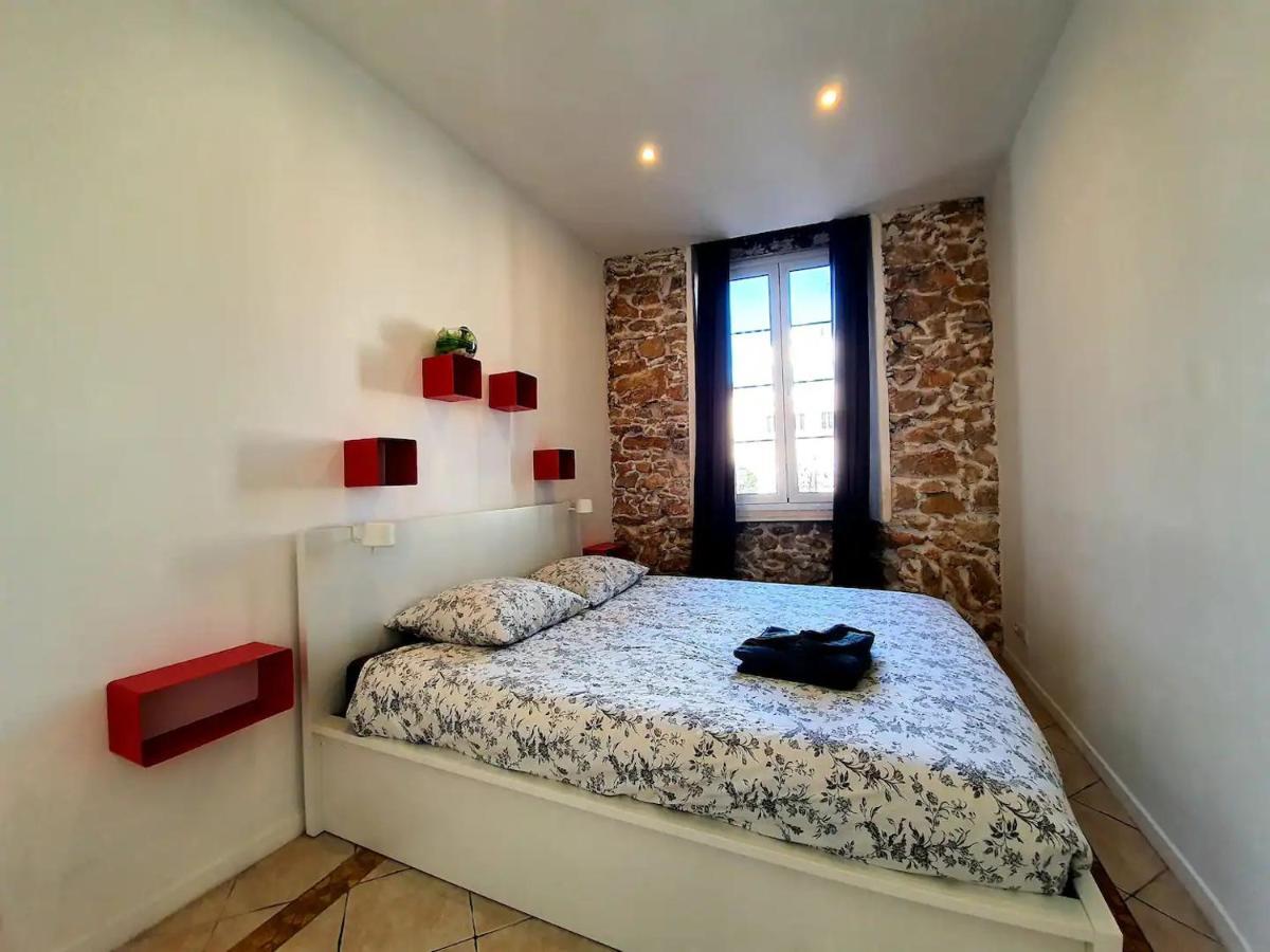 Freshly Tastefully Renovated In Heart Of Old Apartment *