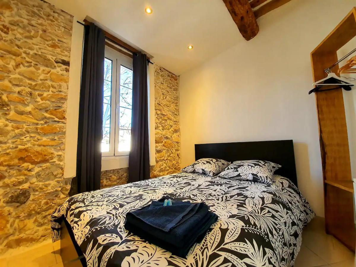 Apartment Freshly Tastefully Renovated In Heart Of Old Antibes