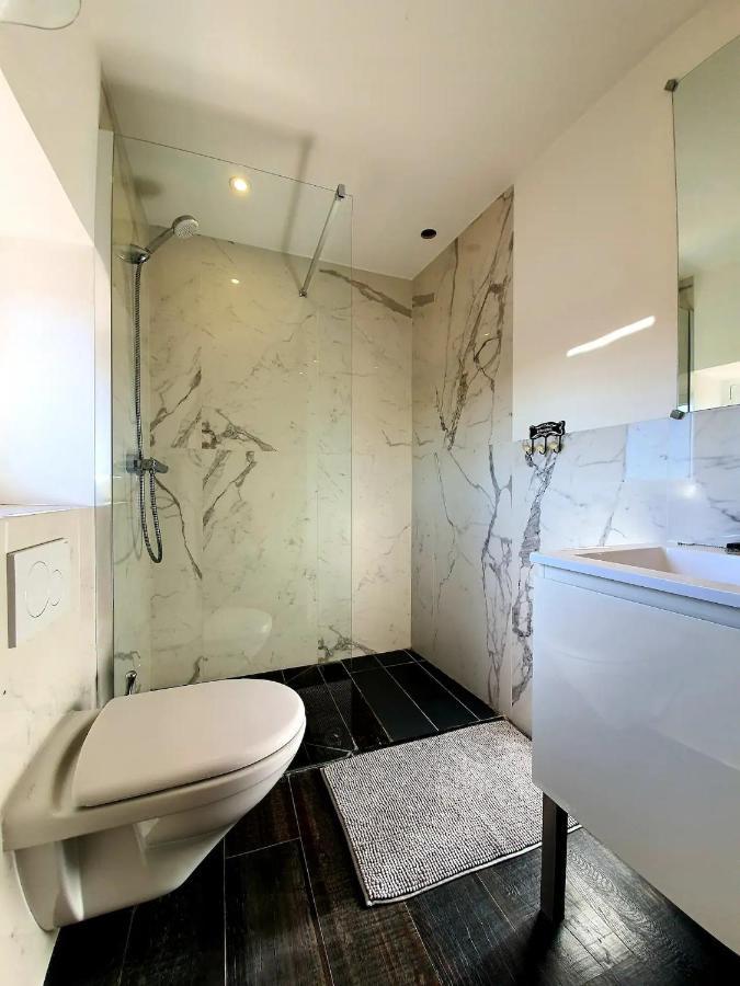 Freshly Tastefully Renovated In Heart Of Old *