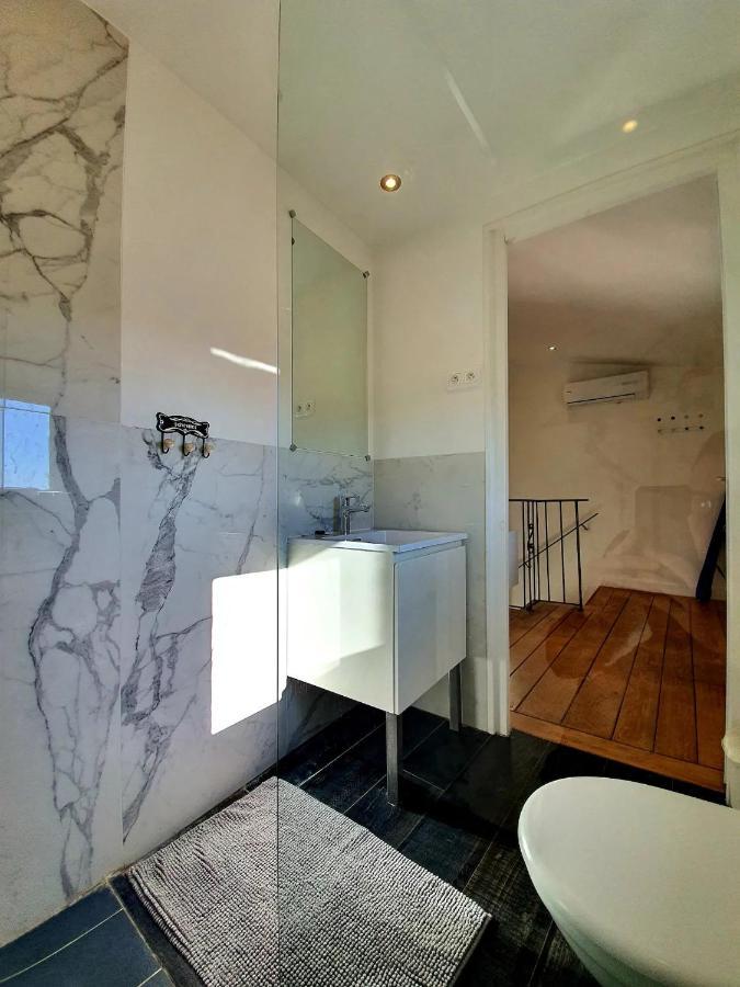 Apartment Freshly Tastefully Renovated In Heart Of Old *