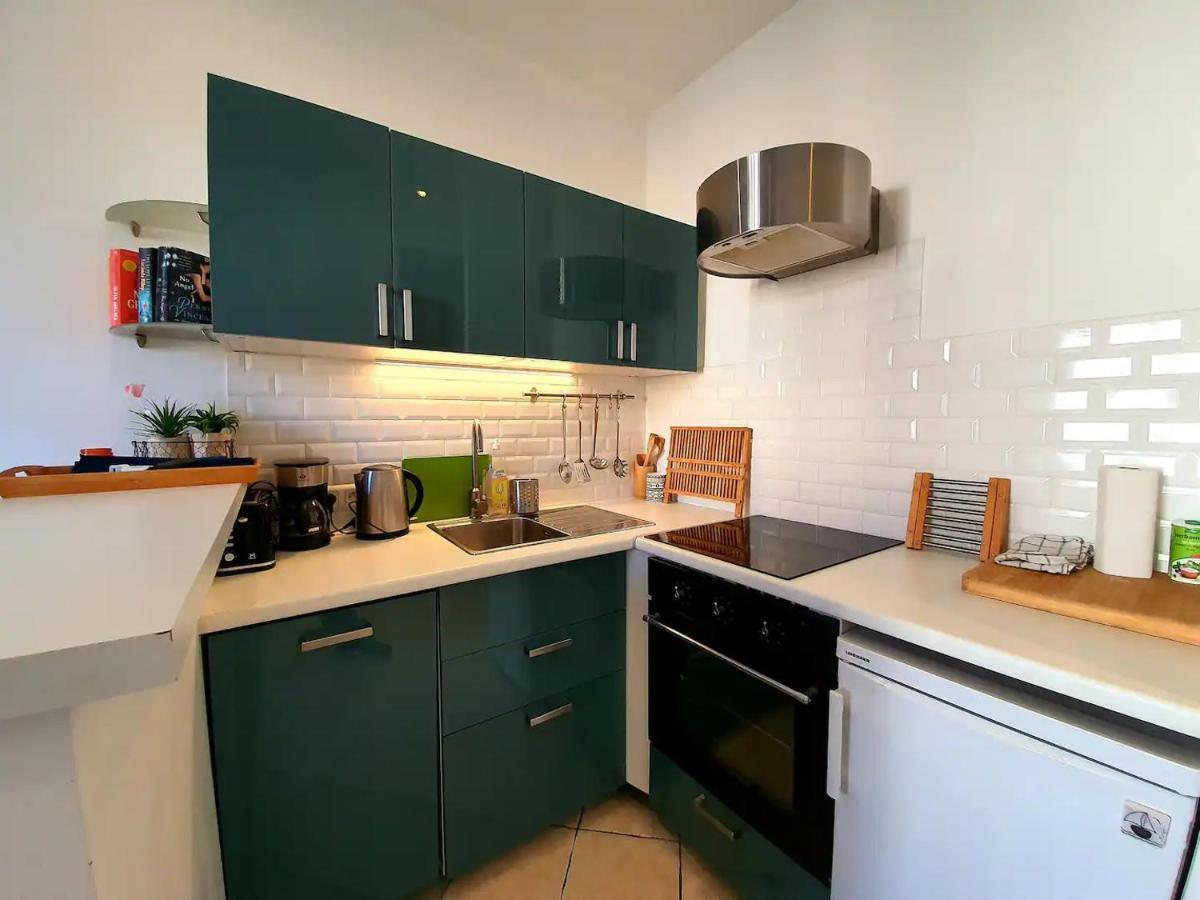 Apartment Freshly Tastefully Renovated In Heart Of Old Antibes